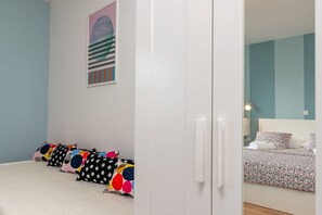 2 bedrooms, iron/ironing board, free WiFi