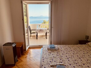 Soundproofing, iron/ironing board, free WiFi, bed sheets