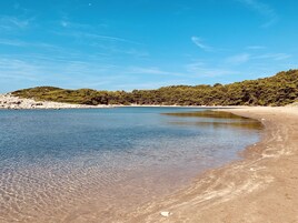 Una playa cerca