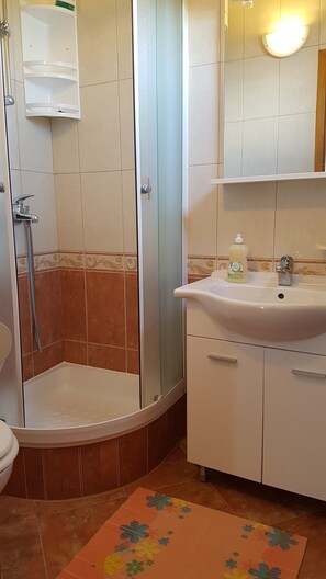 Apartment (A4) | Bilik Mandi