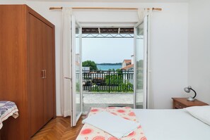 Apartment (A3) | Iron/ironing board, free WiFi, bed sheets