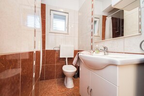 Apartemen (A1) | Kamar mandi | Shower