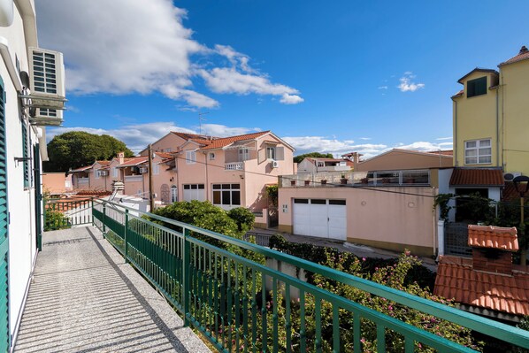 Apartment (A3) | Balcony