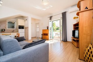 Apartment (A1) | Living room | TV