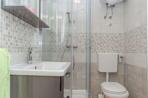 Bathroom | Shower - Apartments Ivan (Blato)