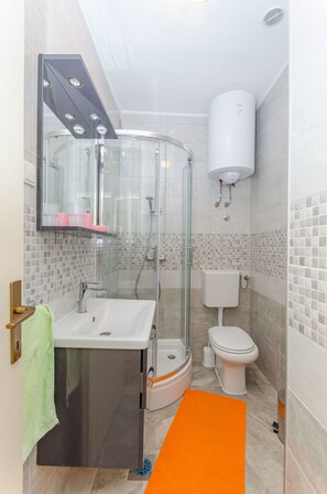Bathroom | Shower