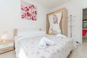 Appartement (A2) | SystĂšme dâinsonorisation, fer et planche Ă repasser