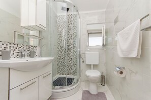 Apartment (A4) | Bathroom