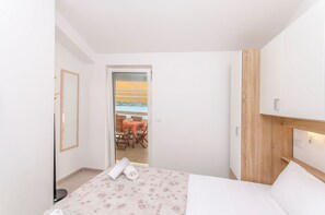 Apartment (A5) | Soundproofing, iron/ironing board, free WiFi, bed sheets