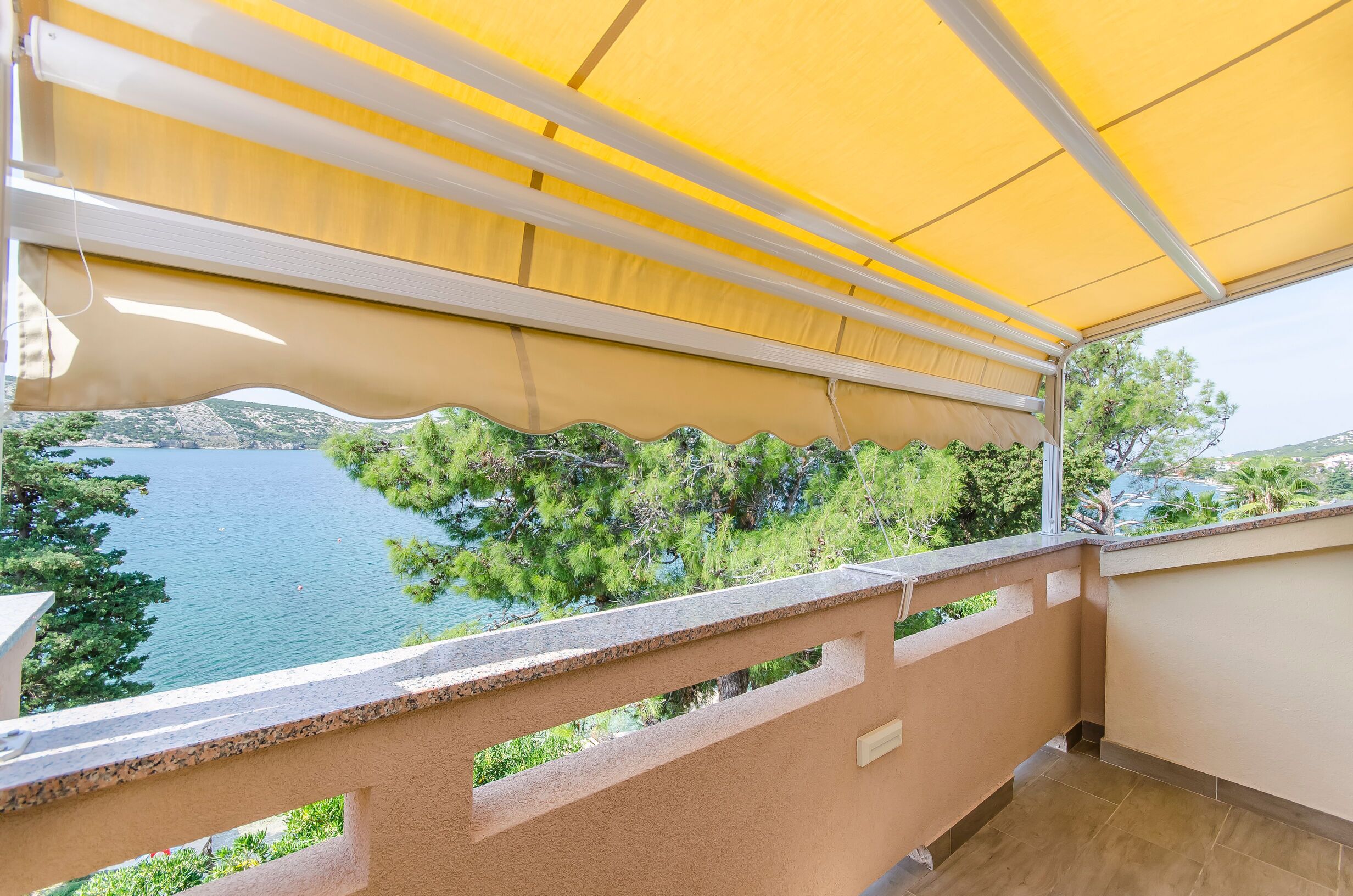 Apartment (A4) | Balkon