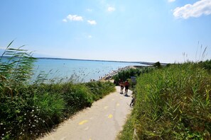 Beach nearby - Apartment Diva (Privlaka)