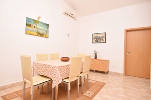 Dining - Apartment Diva (Privlaka)