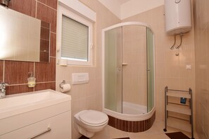 Bathroom | Shower, hair dryer - Apartment Diva (Privlaka)
