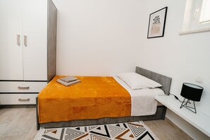 Iron/ironing board, free WiFi