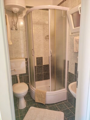Studio (A2) | Bathroom | Shower - Apartments Vesna (Lastovo)