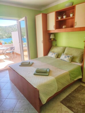 Studio (A2) | Free WiFi, bed sheets