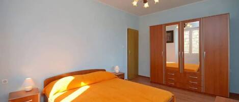 Bügeleisen/Bügelbrett, kostenloses WLAN, Bettwäsche