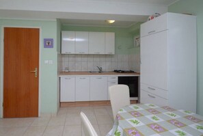 Private kitchen | Fridge, oven, stovetop, cookware/dishes/utensils - House Marija (Lastovo)