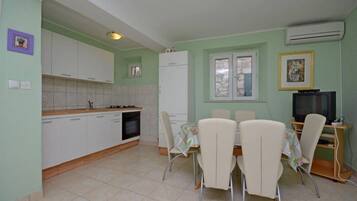 Eget kök | Kylskåp, ugn, spishäll och grytor/köksredskap