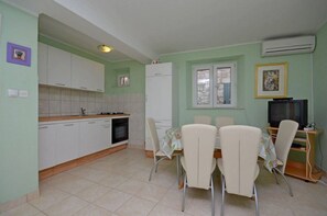 Eget kök | Kylskåp, ugn, spishäll och grytor/köksredskap