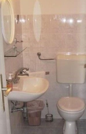 House | Bathroom