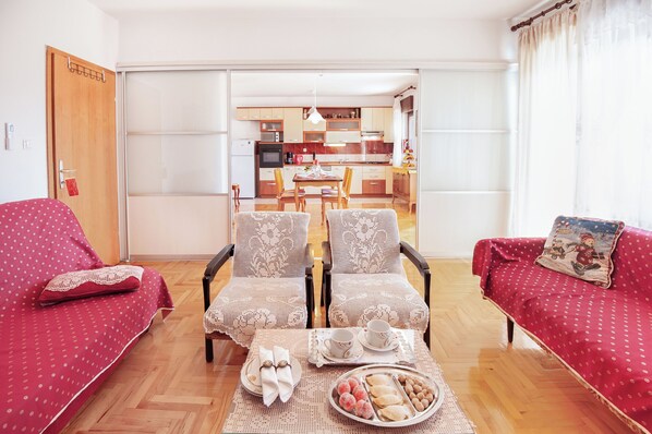 Appartement (A1) | Salle de séjour | Téléviseur, lecteur de DVD