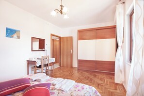 Apartment (A1) | Desk, iron/ironing board, free WiFi, bed sheets - Apartment Meri (Trogir)