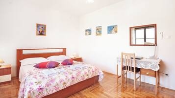 Fer et planche Ă repasser, Wi-Fi gratuit, draps fournis