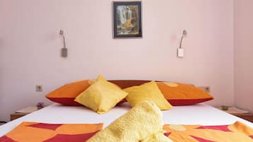 Setrika/meja setrika, Wi-Fi gratis, dan seprai linen