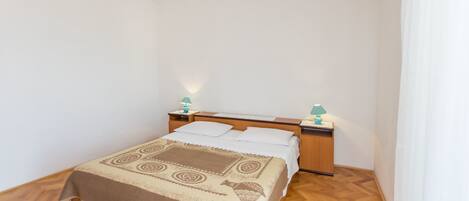 Free WiFi, bed sheets