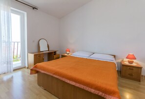 Free WiFi, bed sheets