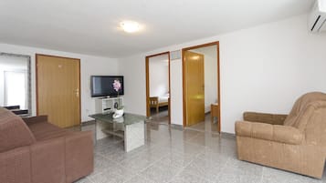 Appartement (A2) | Woonkamer | Televisie