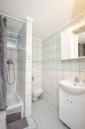 Apartment (A1) | Bathroom