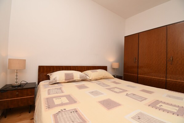 Appartement (A1) | Fer et planche à repasser, accès au Wi-Fi (inclus), literie fournie