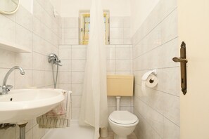 Apartment (A1) | Bathroom