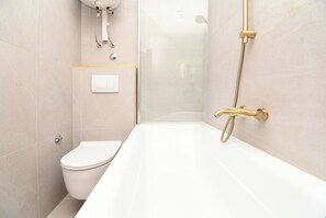 Apartment (A4) | Bathroom | Shower, hair dryer - Apartment Dory (Okrug)
