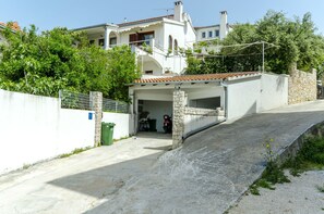 Courtyard - Apartment Dory (Okrug)