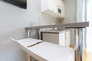 専用キッチン | 冷蔵庫、電子レンジ、コンロ、電気ポット