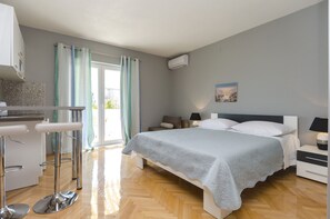 4 bedrooms, free WiFi
