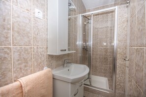 Bathroom | Shower