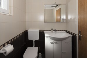Bathroom - Apartments Max (Razanac)