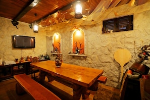 TV - Apartments Max (Razanac)