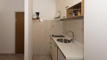 Eget kjøkken | Kjøleskap, kokeplater og kaffetrakter/tekoker