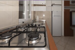 Cuisine privée | Réfrigérateur, surface de cuisson, cafétière à espresso
