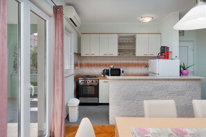 Apartment (A1) | Private kitchen - Apartments Jasna (Novalja)