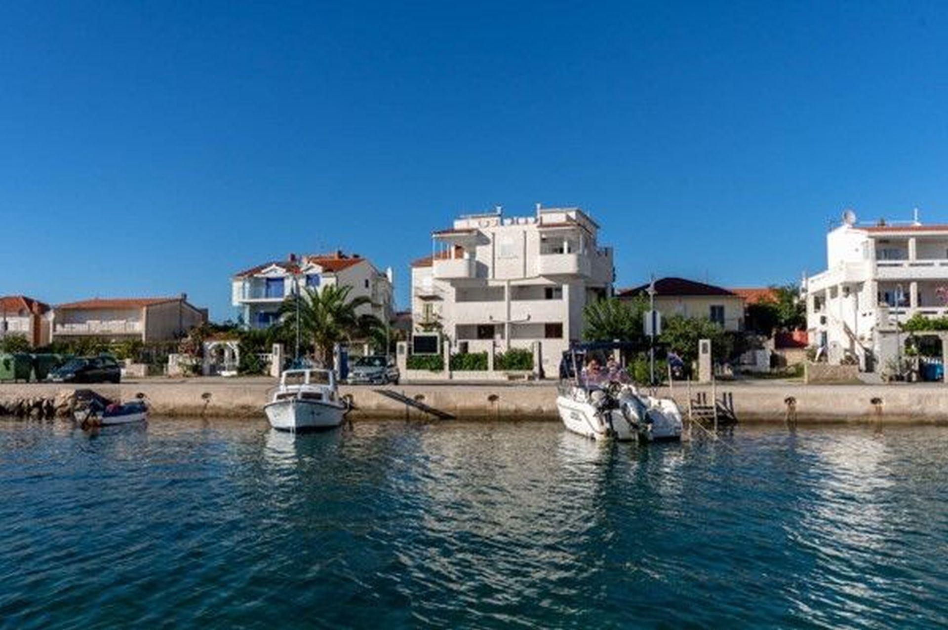 Kiến trúc tòa nhà