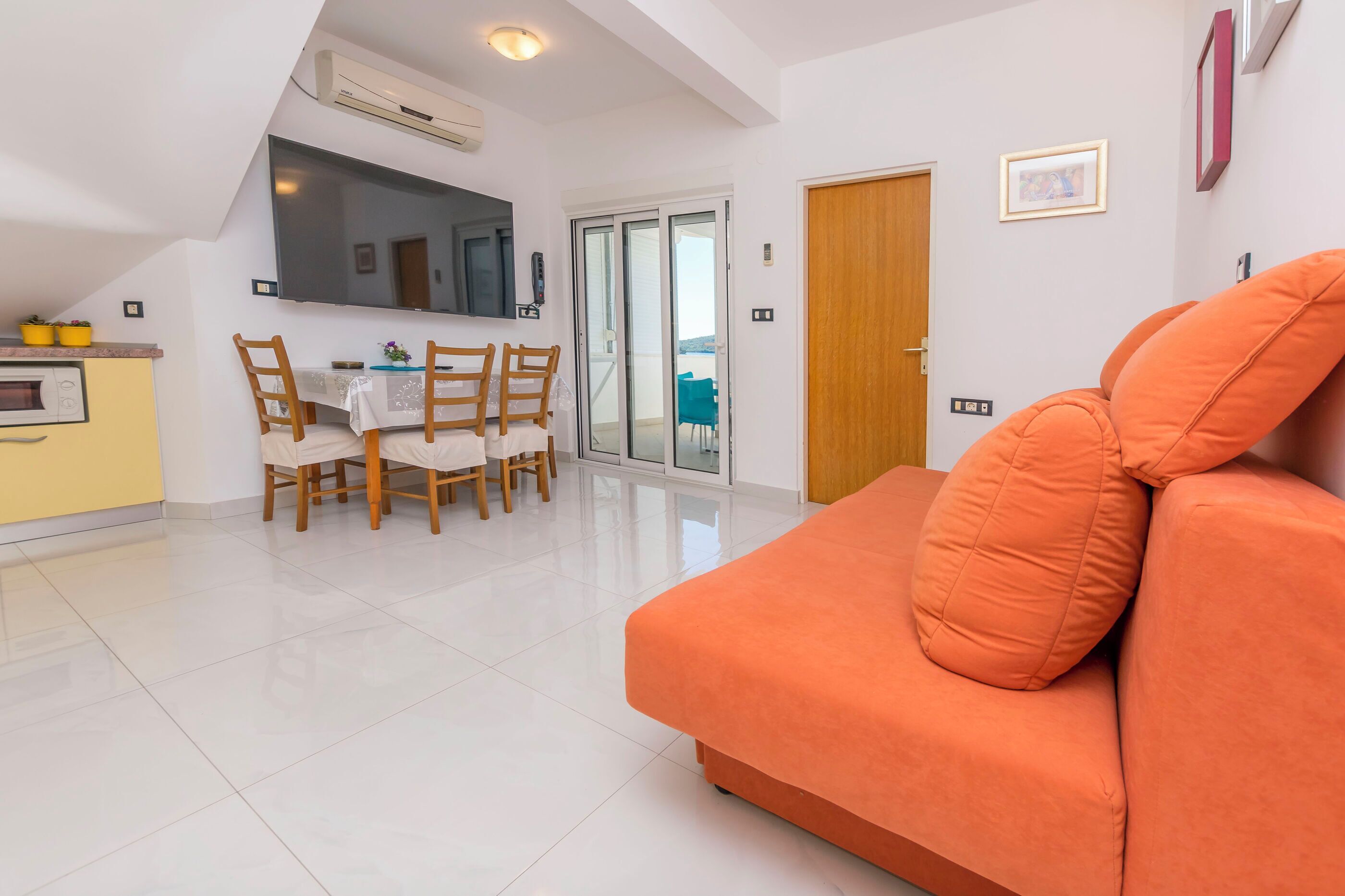 Apartment (A4) | Living room | Flat-screen TV