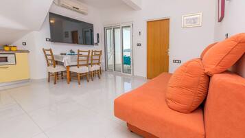 Apartment (A4) | Living room | Flat-screen TV