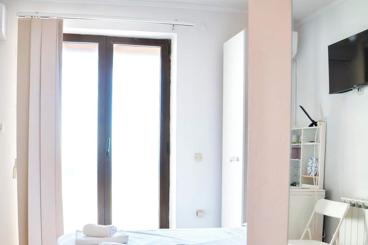 Room (S1) | Free WiFi, bed sheets