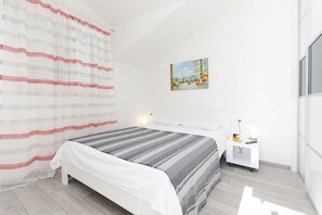 Free WiFi, bed sheets